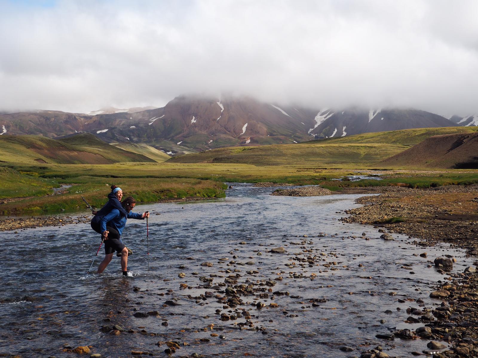 Rivieren doorwaden tijdens de Laugavegur Trail